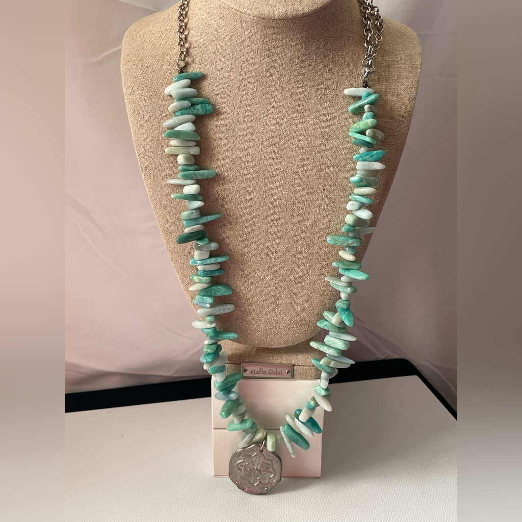 Soft Surroundings Aqua And Silver Pendant Necklace